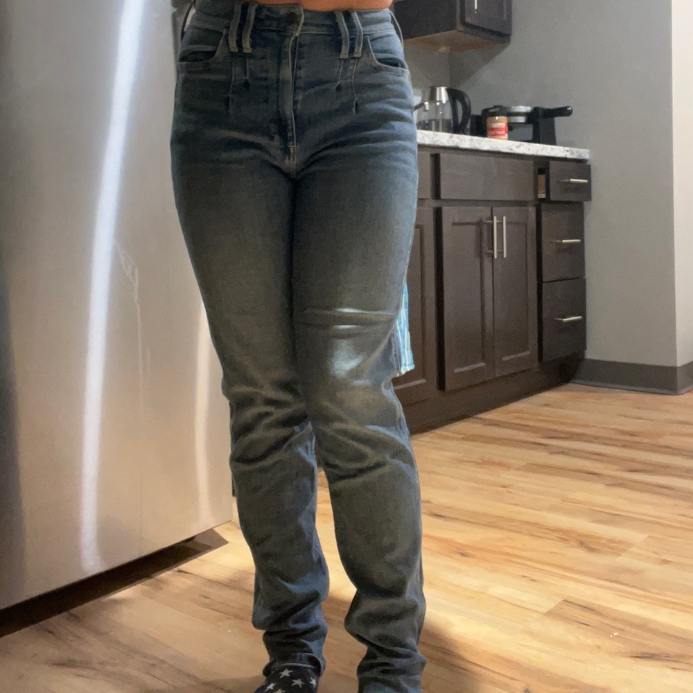 Hollister Ultra High Rise Mom Jeans with Vintage Stretch